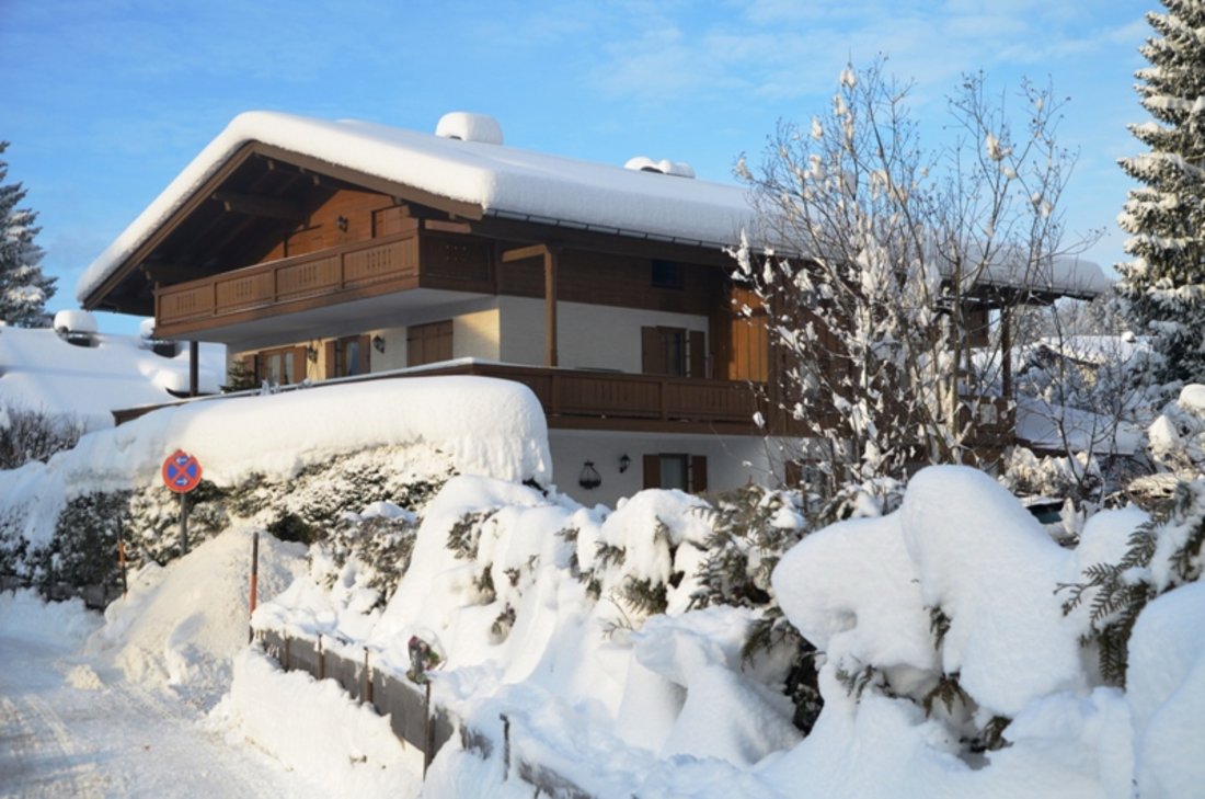 Haus im Winter.jpg