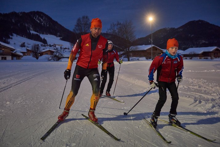 Cross-country skiing by floodlights