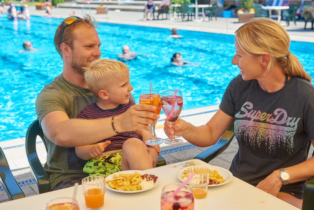 Highlight on holidays with kids: the Reit im Winkl outdoor pool