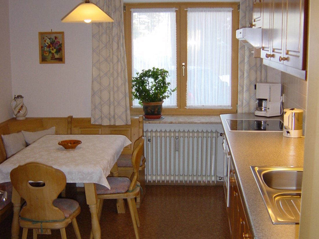 Küche der Wohnung im Erdgeschoß der Ferienwohnung Contardo