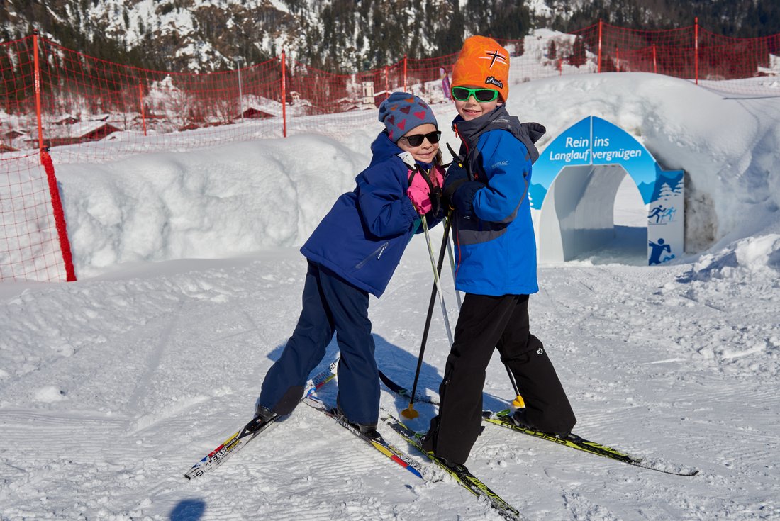 Schneetunnel für Langlauf-Kinder