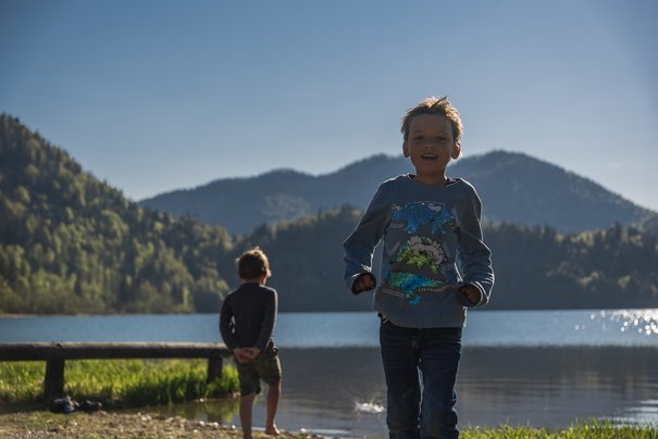 Children at Lake Weitsee