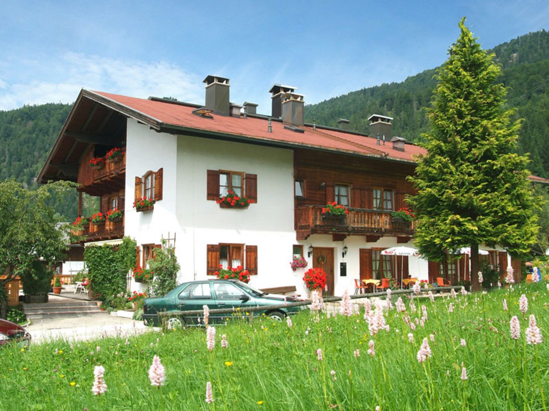 Ferienwohnhaus Bergstüberl mit Sommerwiese