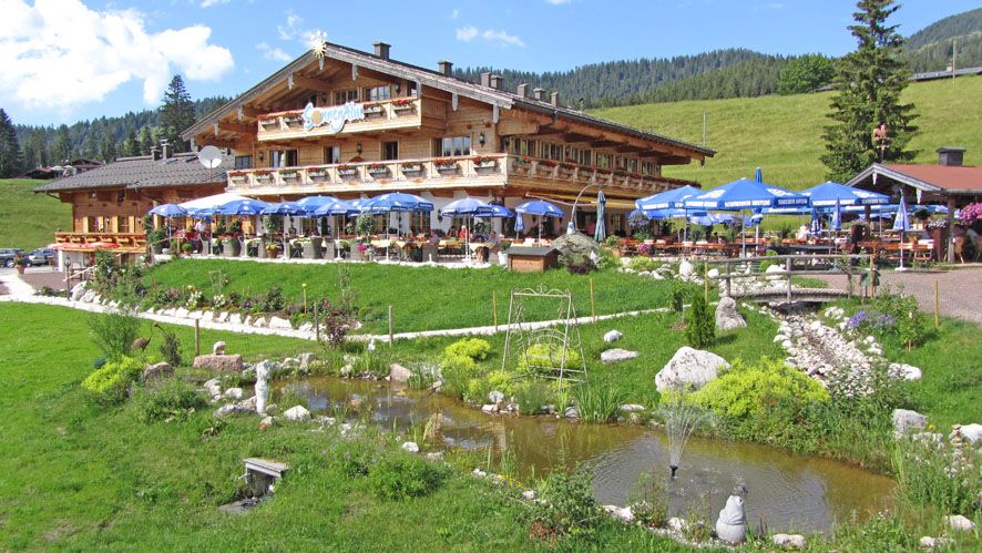 Berggasthof Sonnenalm mit großer Sonnenterrasse