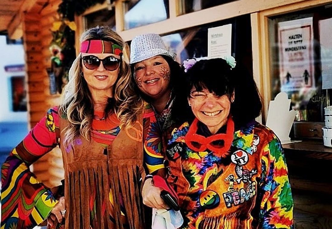 Fasching am Glühweinstand Reit im Winkl