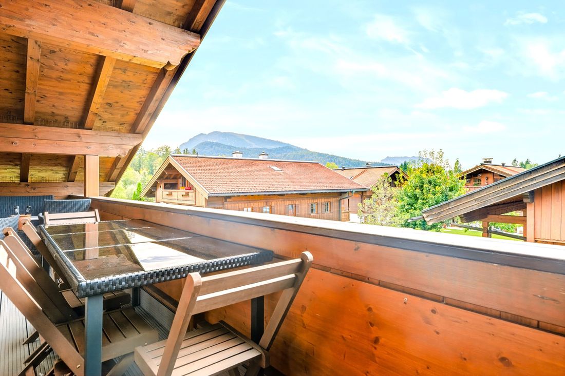 Großer, möblierter Balkon