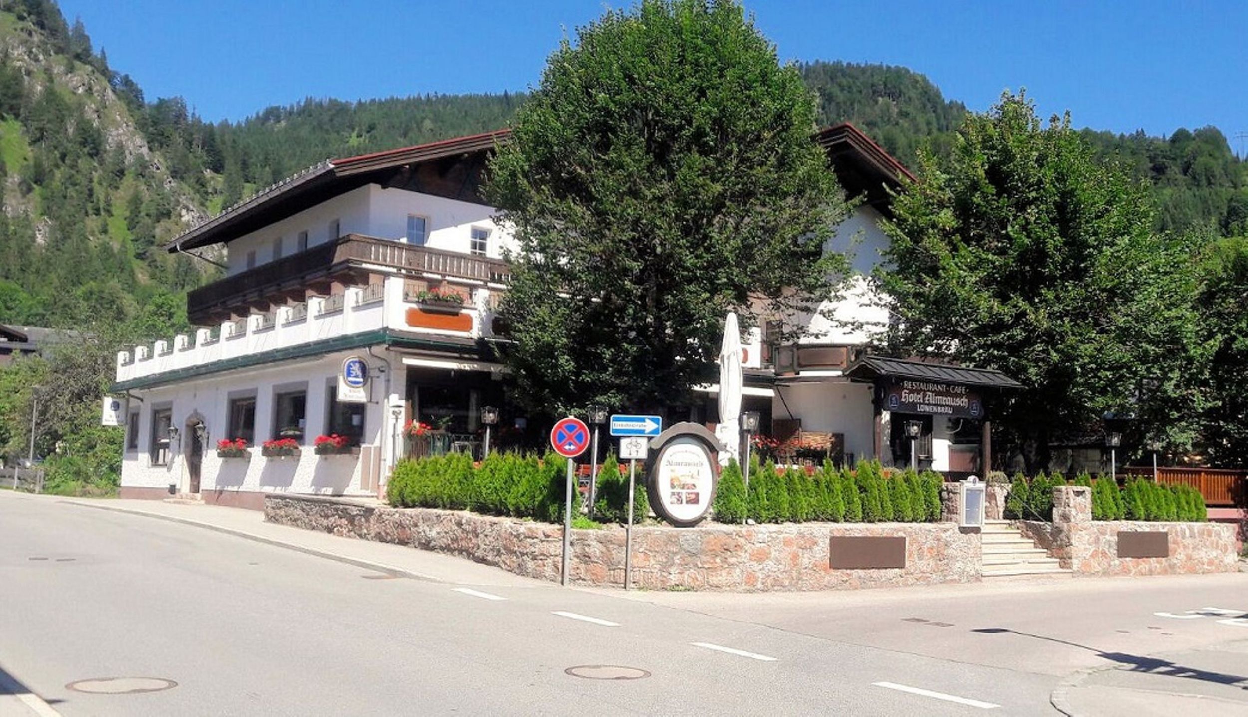 Hotel Almrausch im Sommer