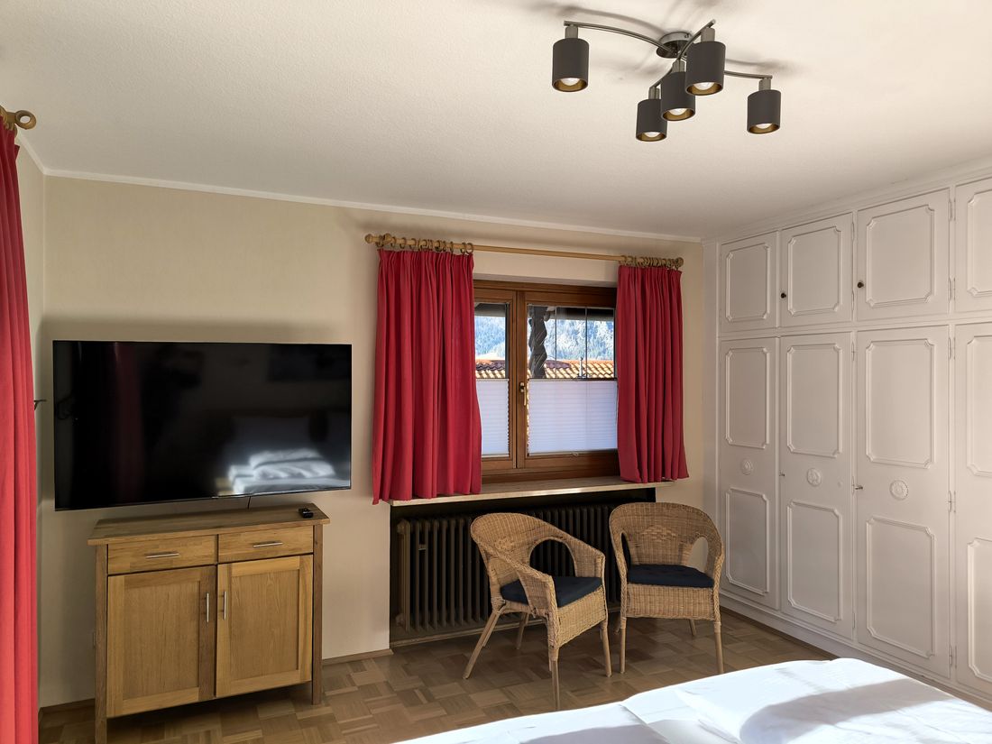 Schlafzimmer 1