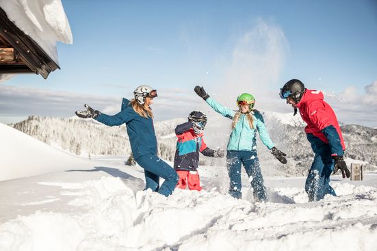 Familie im Schnee
