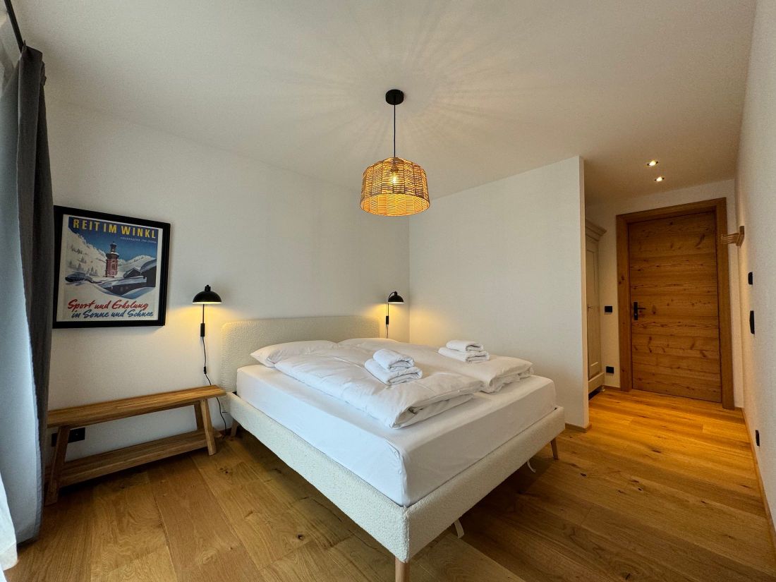 Schlafzimmer 2 von 4; im Obergeschoss; 180x200 (tatsächliche Breite mehr als 180 cm)