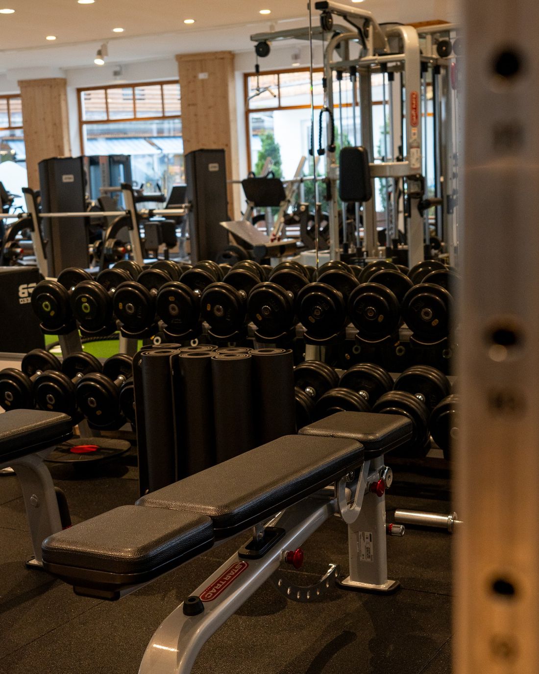 Ausstattung für Krafttraining in der Fitness Stube