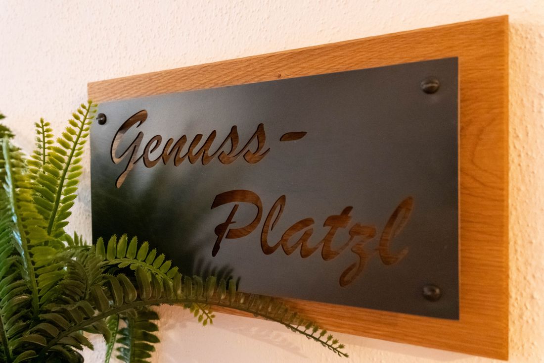 Genuss-Platzl Türschild