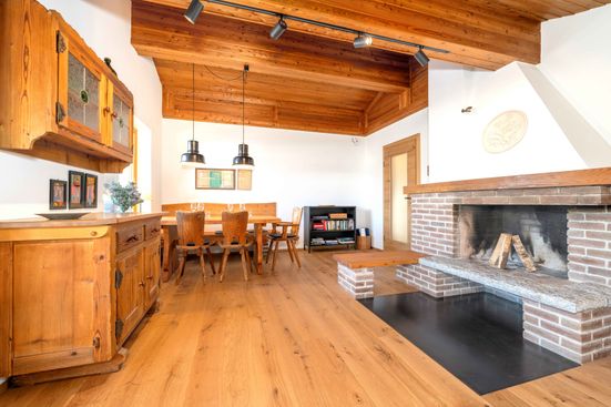 Großer, Wohn- und Essbereich - neues Echtholz-Parkett (2026)