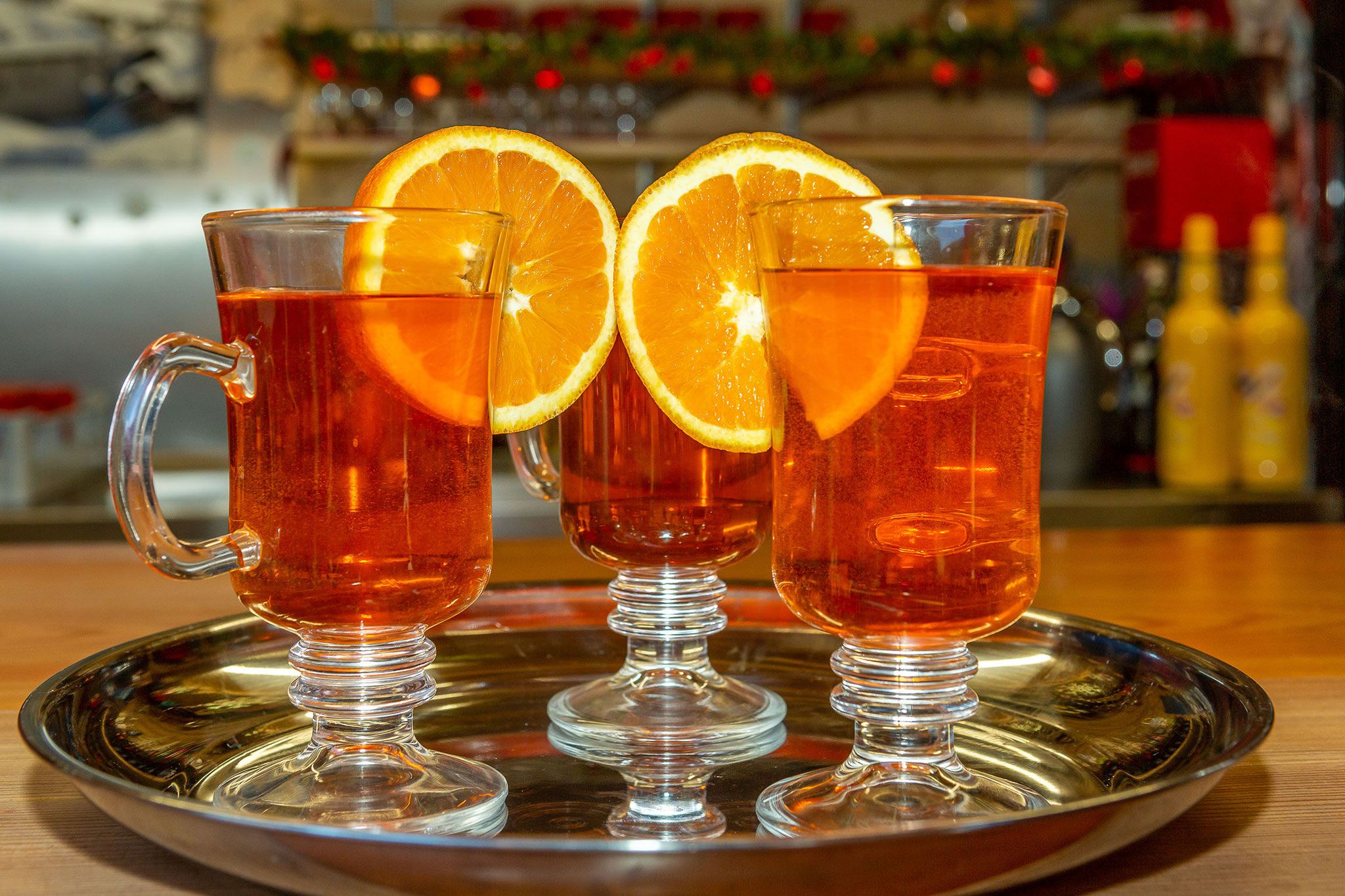 Heißer Aperol am Glühweinstandl