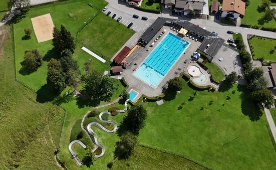 Luftaufnahme Freibad Reit im Winkl