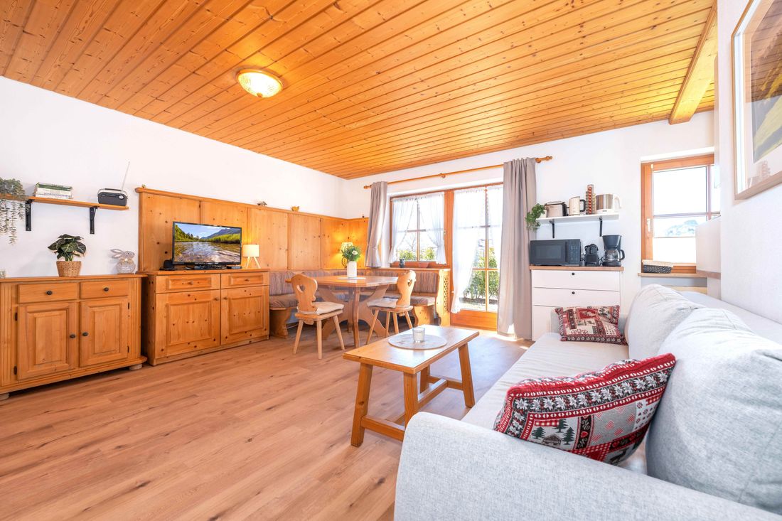 Helles, geräumiges Wohnzimmer