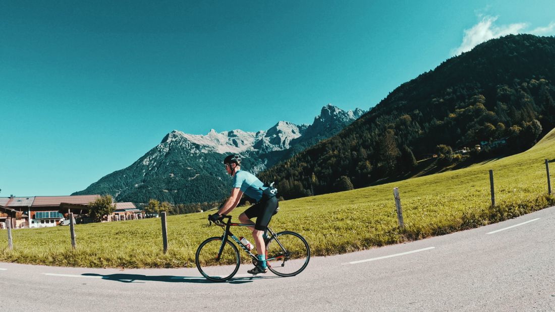 Pillerseerunde mit Blick auf die Loferer Steinberge