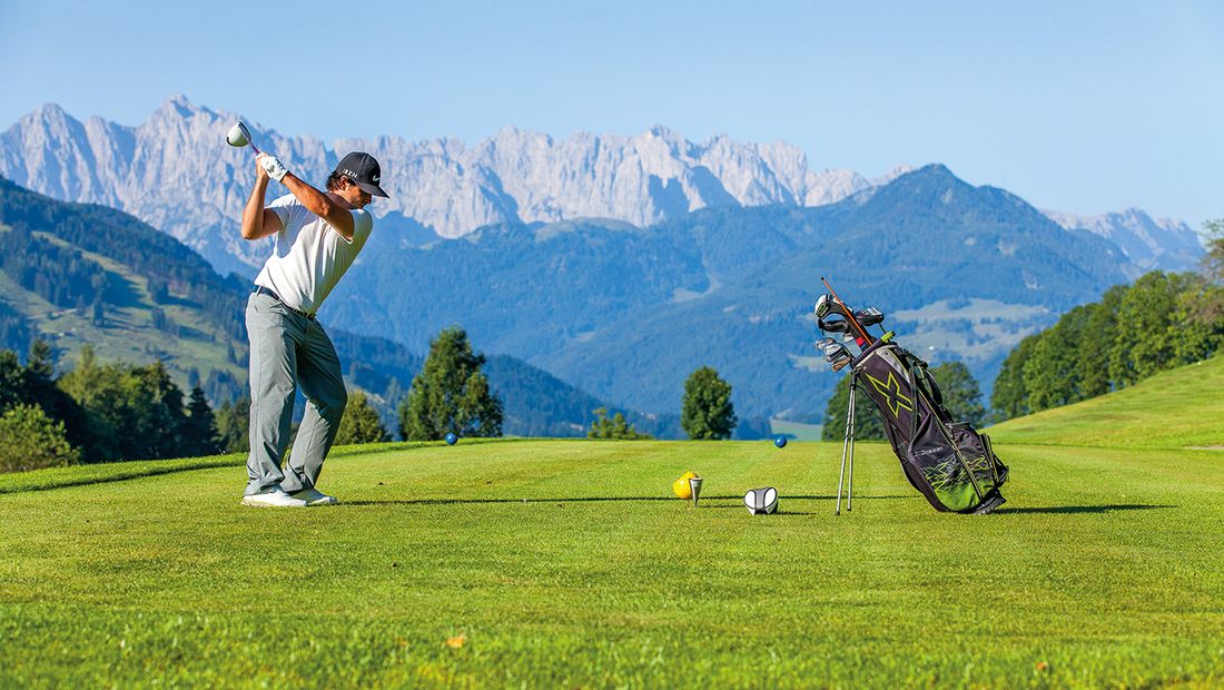 Golfspieler am grenzüberschreitenden Golfplatz Reit im Winkl - Kössen