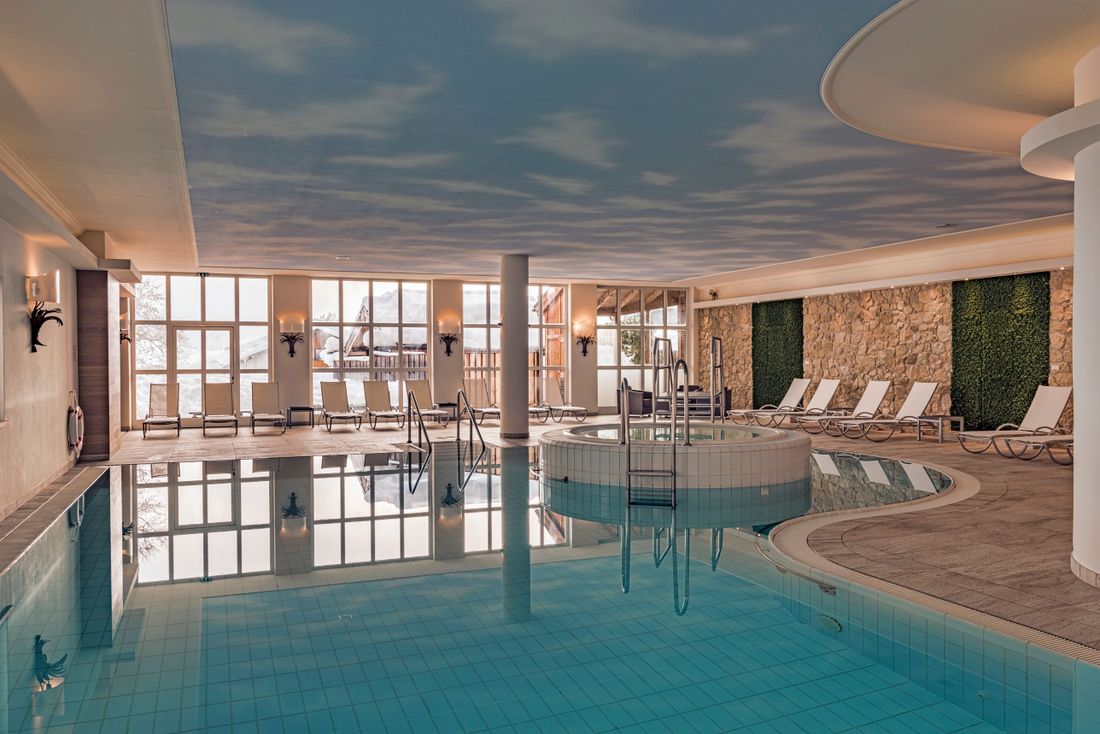 Hallenbad mit Whirlpool