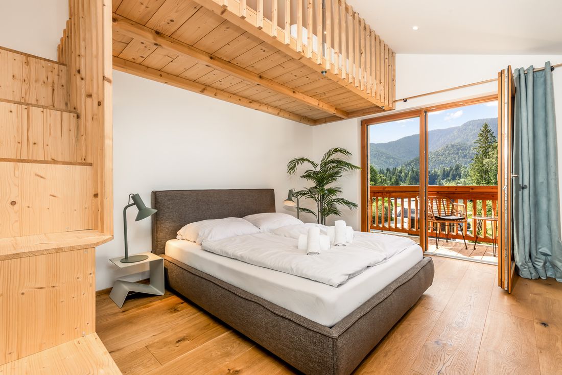 Und auch hier die Wahl: unten im Doppelbett oder oben auf der gemütlichen Gallerie (Achtung, auch hier Höhe 140 cm)?