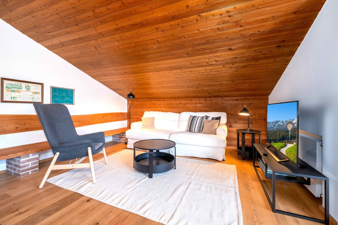 Großer, Wohn- und Essbereich - neues Echtholz-Parkett (2026)