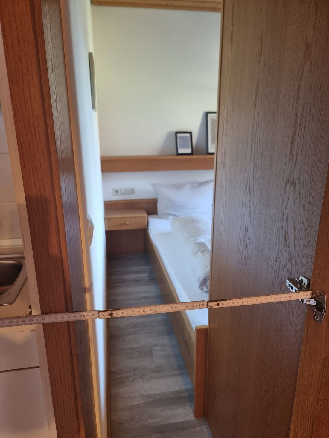 Zugang zum Schlafzimmer (44 cm breit!!)