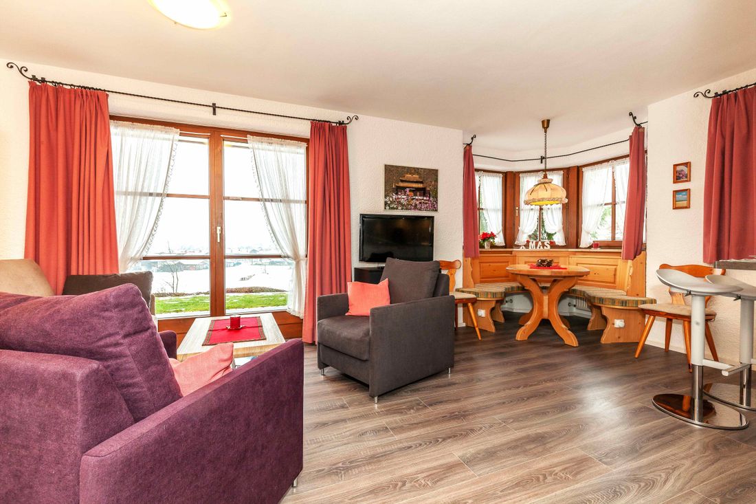 Wohnbereich mit Terasse und Aussicht