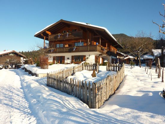 Welcome to the “Guesthouse Schönfeld” in winter...