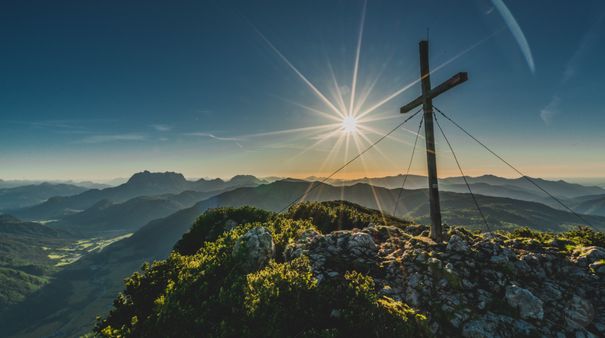 Gipfelkreuz Steinplatte