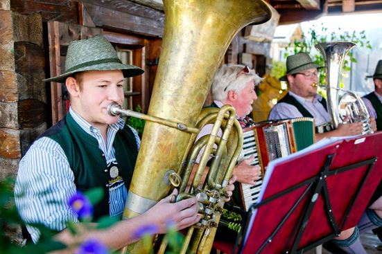 Traditionelle Musik beim Almumtrieb
