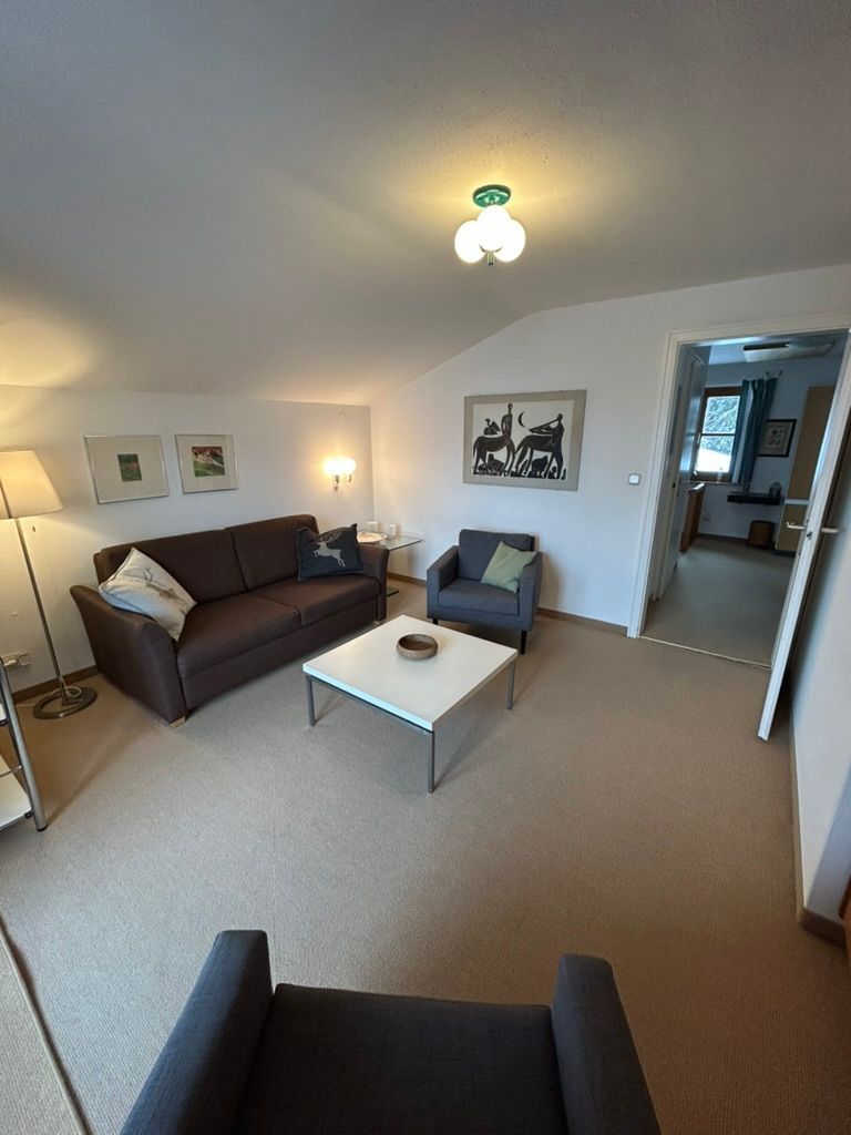 Wohnzimmer mit Südbalkon