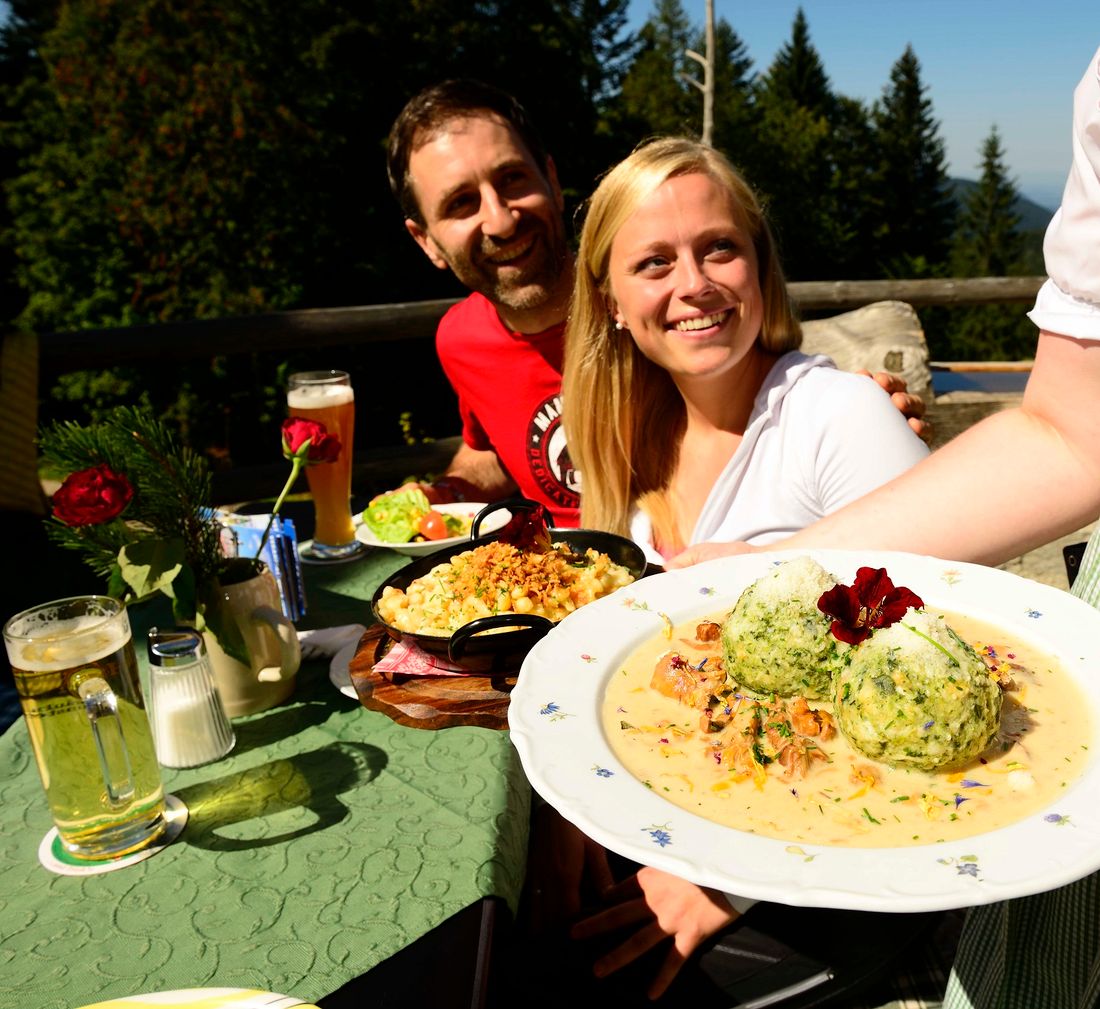 Einkehr auf der Hindenburghütte  © Eisele Hein (3)