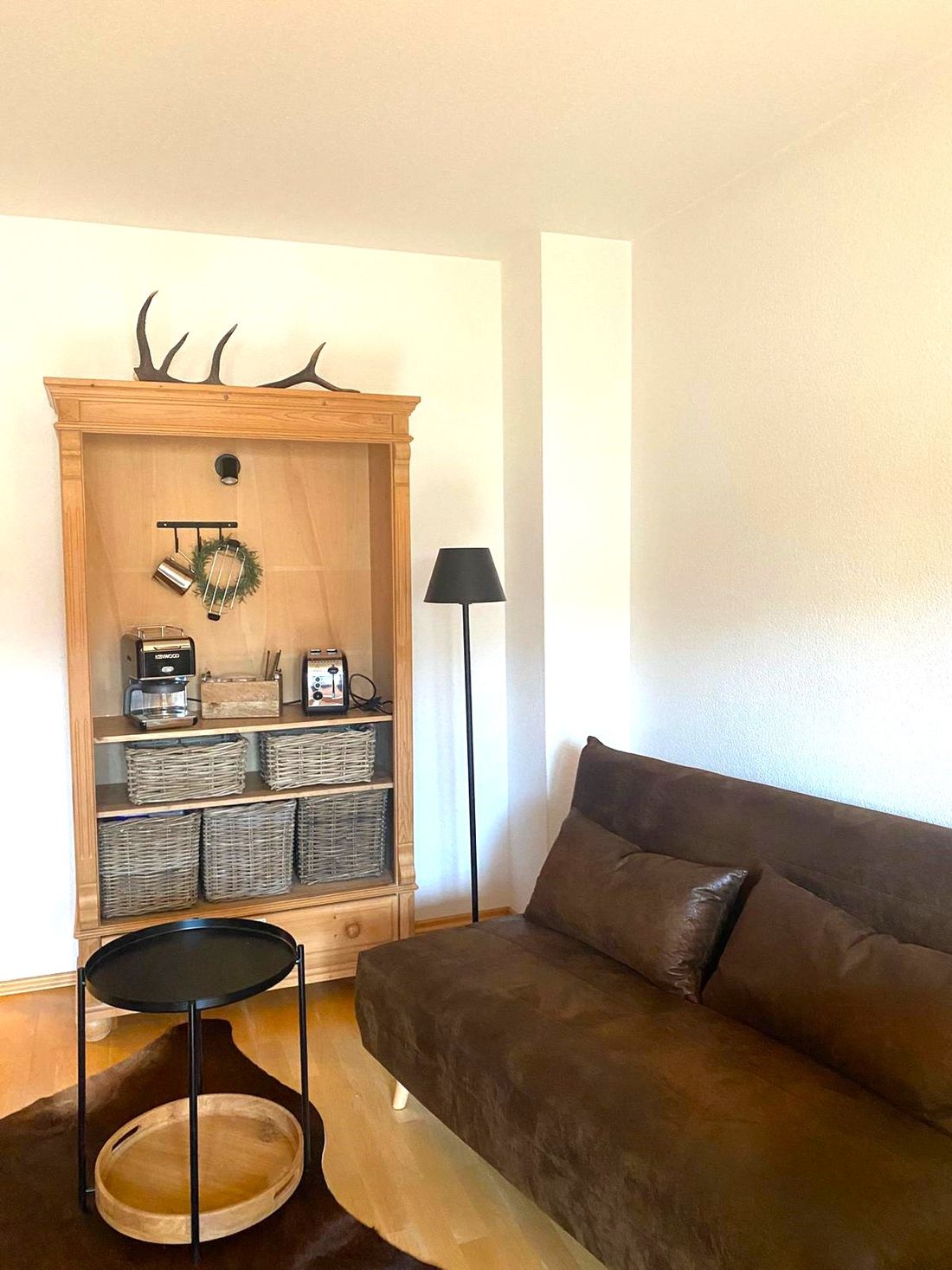 Wohnbereich mit neuer Couch (2025)