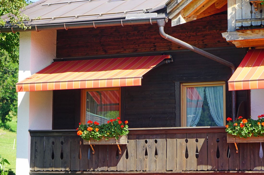 Haus Zauner Balkon Röhrender Hirsch Westseite