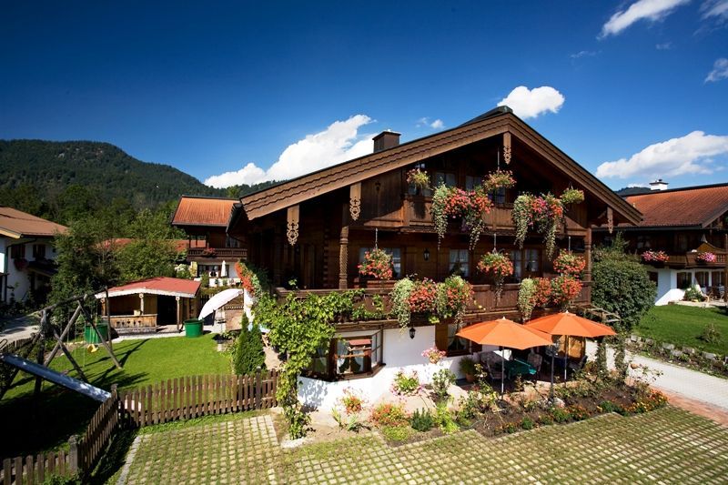 Hausansicht im Sommer