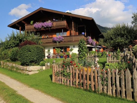 Herzlich Willkommen in unseren Wohlfühl-Ferienwohnungen im "Gästehaus Schönfeld" im Sommer...