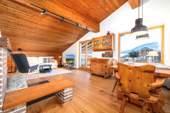 Großer, Wohn- und Essbereich - neues Echtholz-Parkett (2026)