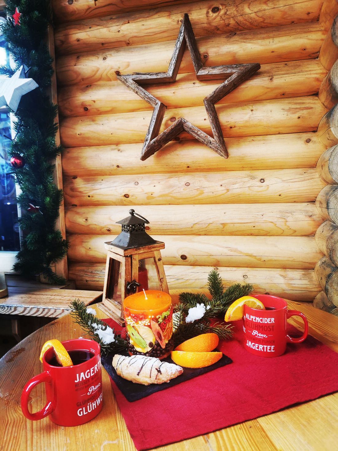 Zwei Glühwein schön serviert