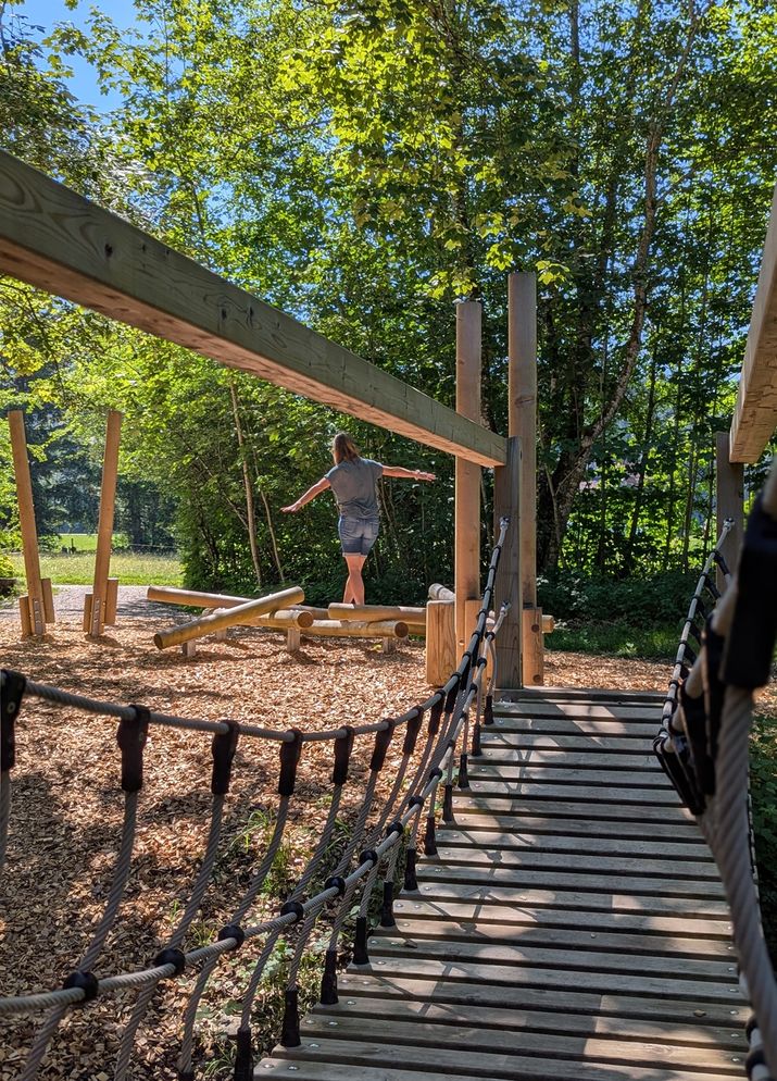 Hängebrücke am Kinderwagen- und Spieleweg