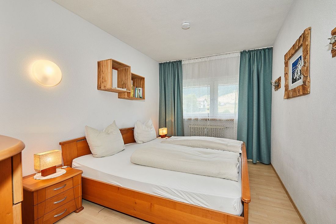 Schlafzimmer 1/2