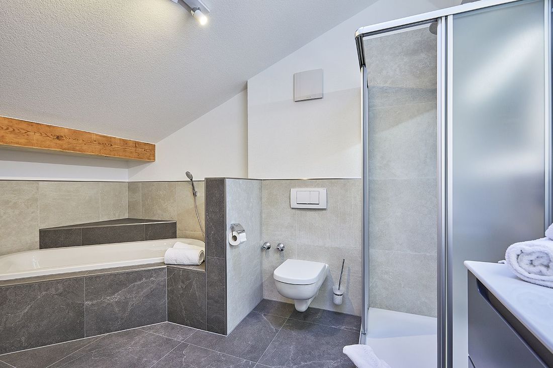 Ferienwohnung Kaiserblick / Badezimmer groß