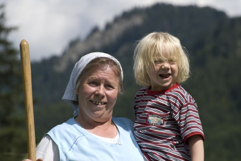 Bäuerin mit Kind