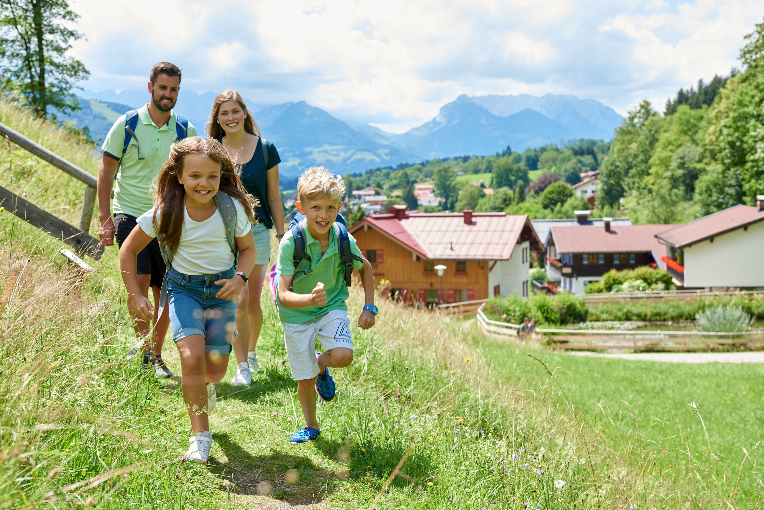 Familie am Grünbühel Barfußpark