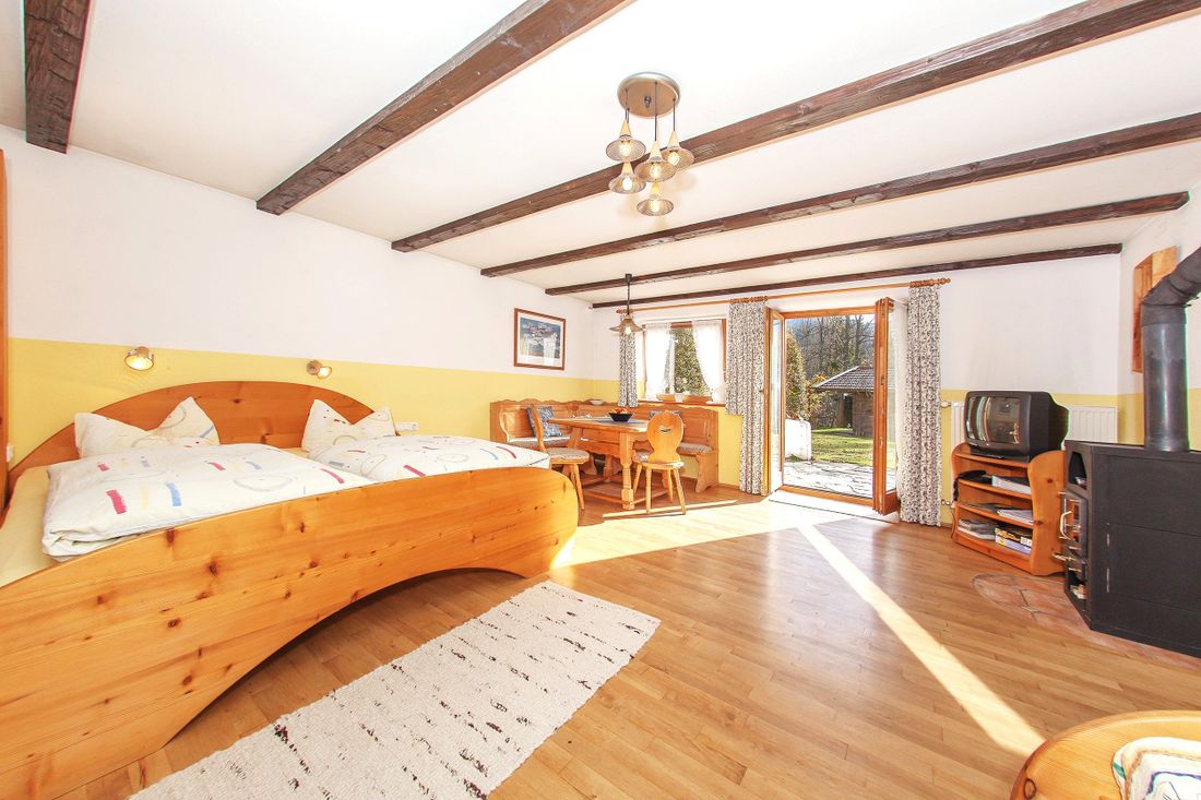Loferau 5 - Schalfzimmer und Wohbereich mit Terrassenzugang