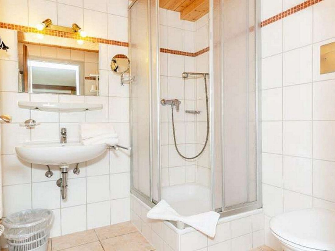 Wohnung 4 - Badezimmer