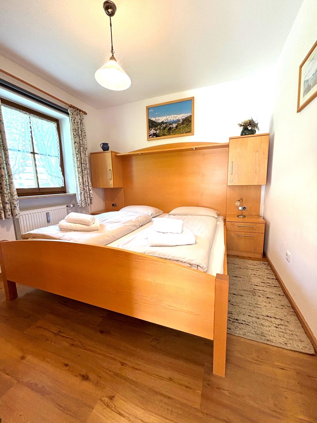 Das Schlafzimmer mit Doppelbett