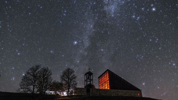 Sternenpark Winklmoos-Alm Kirche St. Johann im Gebirg