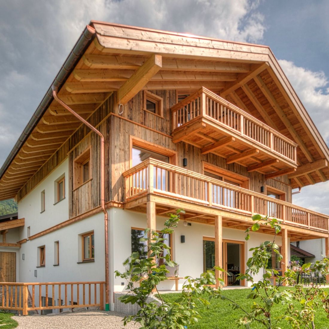 designchalets auf 685 Haus Sommer vom Garten aus