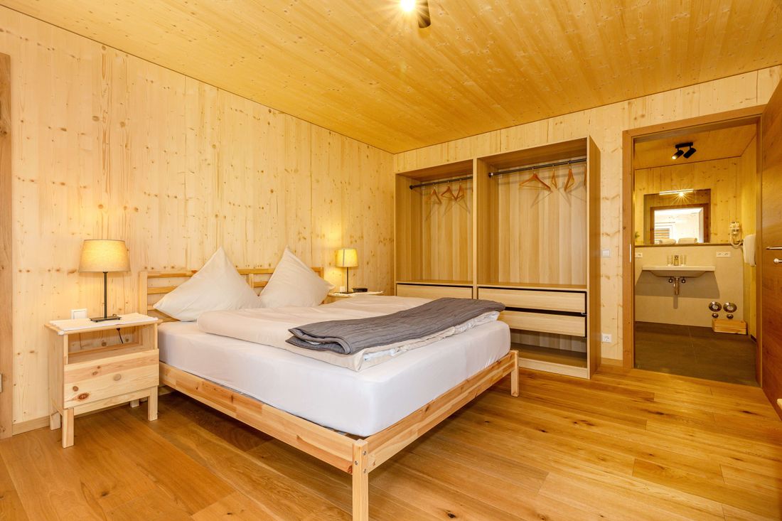 Erstes Schlafzimmer
