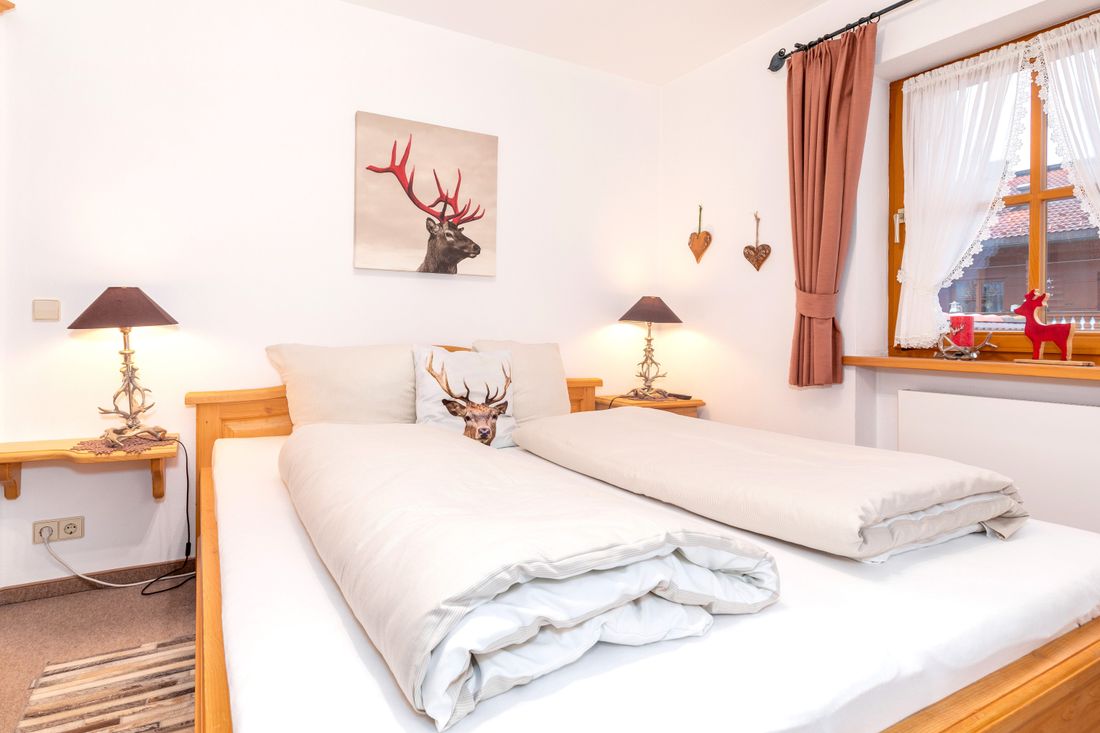Zweites Schlafzimmer: Das "Hirschzimmer"